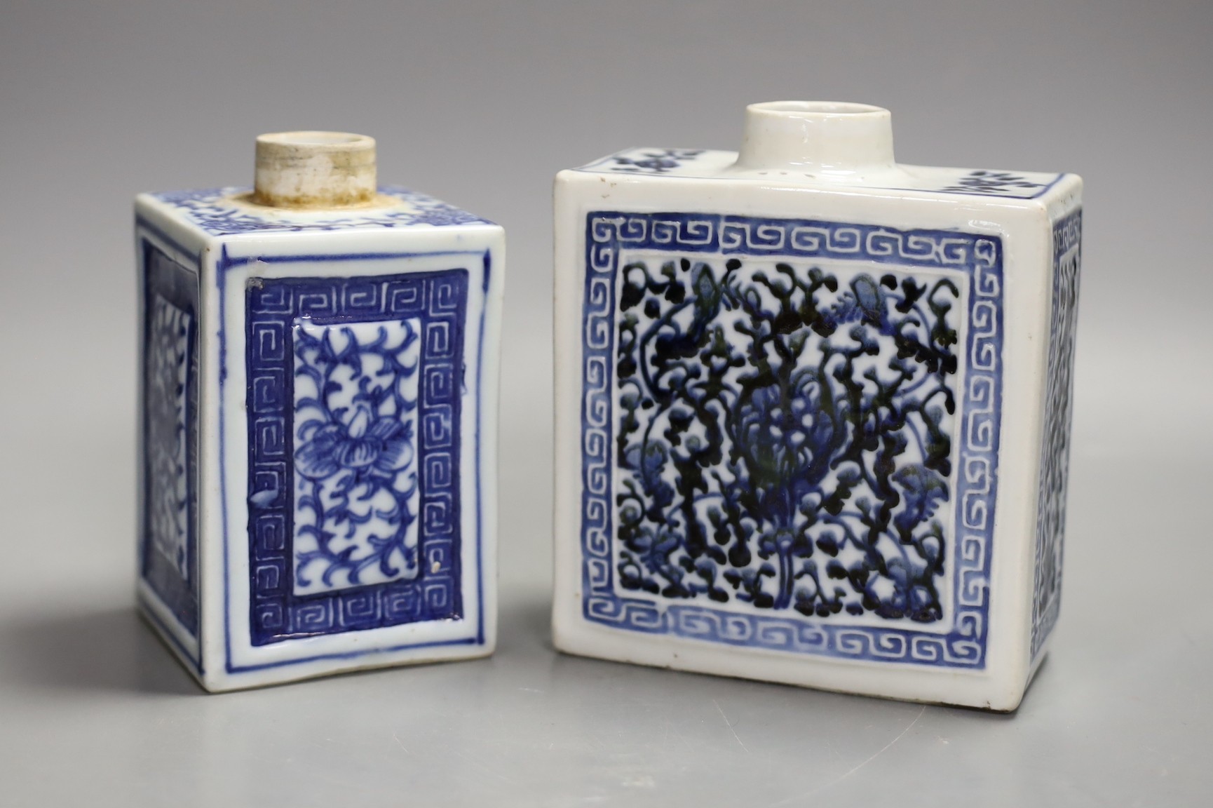 Two Chinese blue and white tea canisters, 19th century, 14cms high